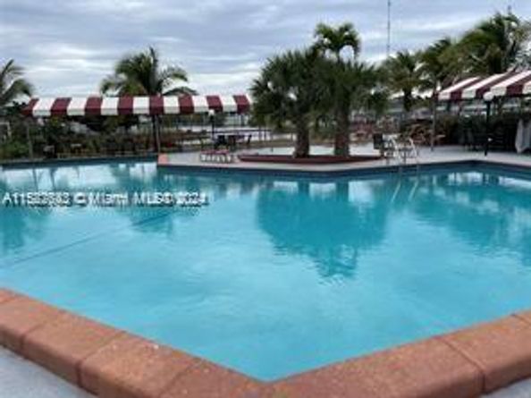 160 NE 203rd Ter 3, Miami Gardens FL 33179