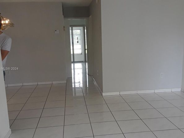 160 NE 203rd Ter 3, Miami Gardens FL 33179