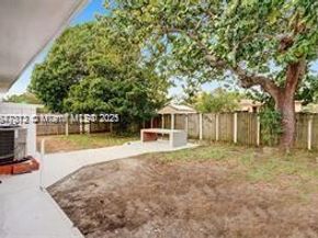 281 NE 169th St, North Miami Beach FL 33162