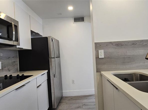 7075 NW 186th St C101, Hialeah FL 33015