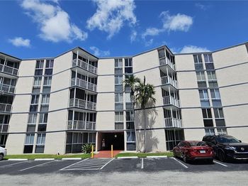 7075 NW 186th St