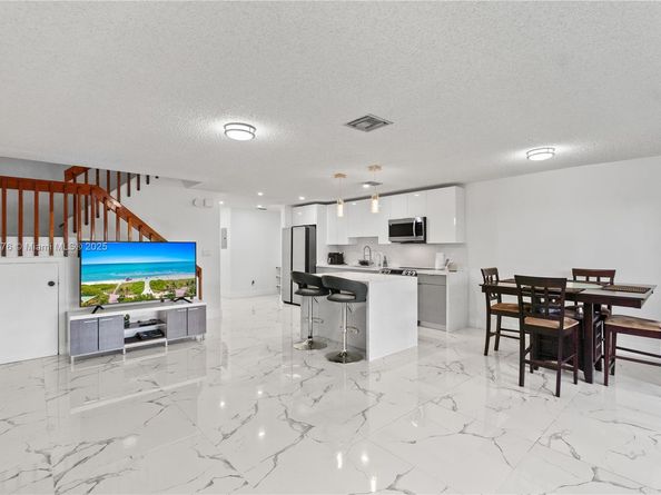8033 NW 29th STREET, Sunrise FL 33322