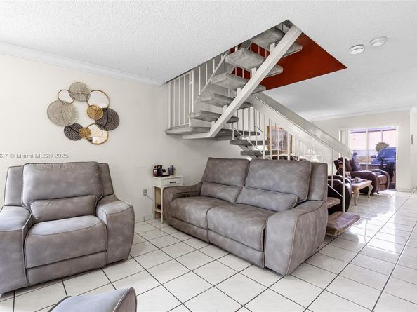 12276 SW 10th St, Miami FL 33184