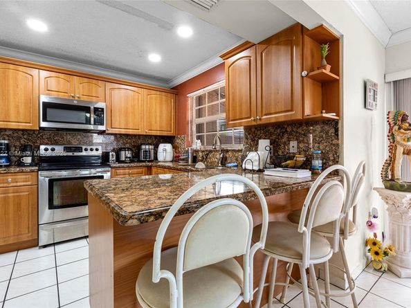 12276 SW 10th St, Miami FL 33184