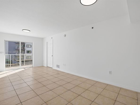 2475 NW 16th St Rd 310, Miami FL 33125