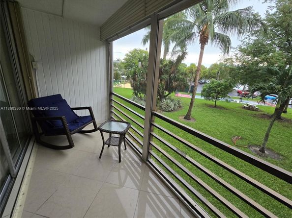115 Royal Park Dr 2H, Oakland Park FL 33309