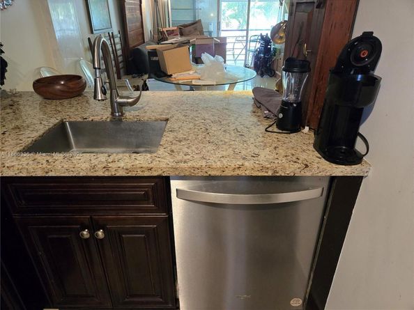 115 Royal Park Dr 2H, Oakland Park FL 33309