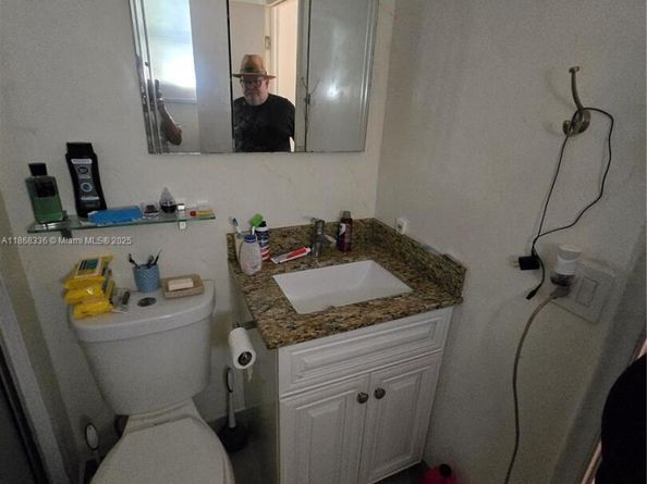 115 Royal Park Dr 2H, Oakland Park FL 33309
