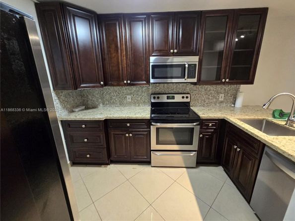 115 Royal Park Dr 2H, Oakland Park FL 33309