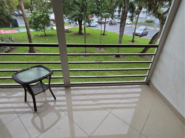 115 Royal Park Dr 2H, Oakland Park FL 33309