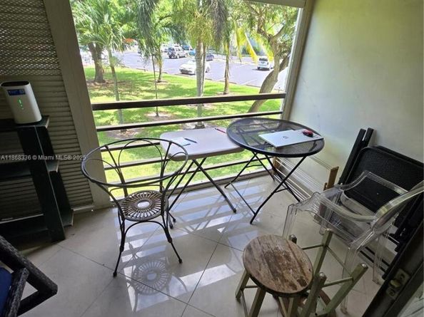 115 Royal Park Dr 2H, Oakland Park FL 33309