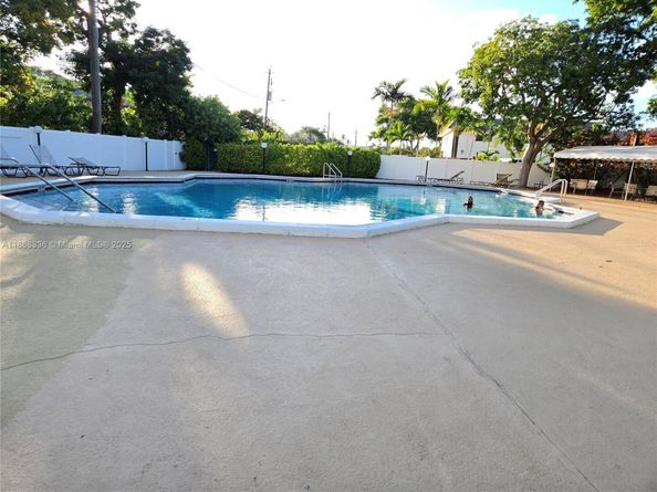 115 Royal Park Dr 2H, Oakland Park FL 33309