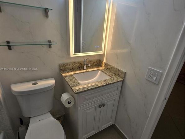115 Royal Park Dr 2H, Oakland Park FL 33309