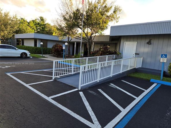 115 Royal Park Dr 2H, Oakland Park FL 33309