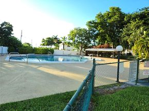 115 Royal Park Dr 2H, Oakland Park FL 33309