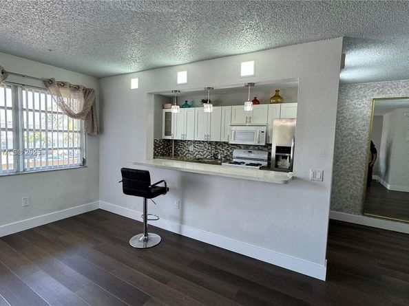 160 NE 203rd Ter E31, Miami Gardens FL 33179