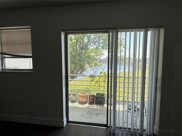 160 NE 203rd Ter E31, Miami Gardens FL 33179