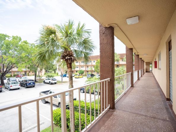 2780 N Pine Island Rd 211, Sunrise FL 33322