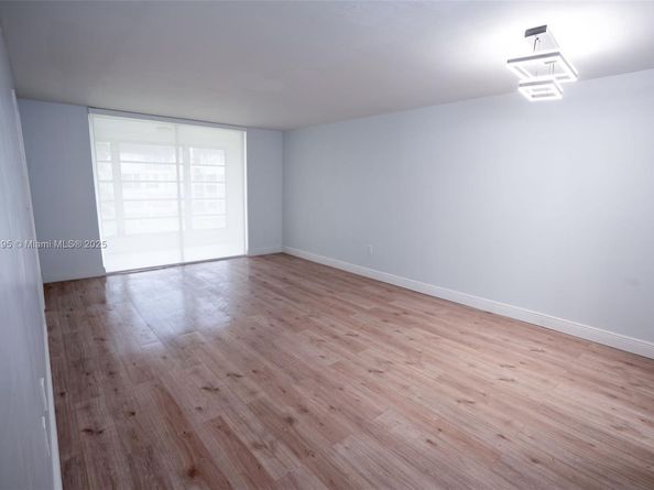 2780 N Pine Island Rd 211, Sunrise FL 33322