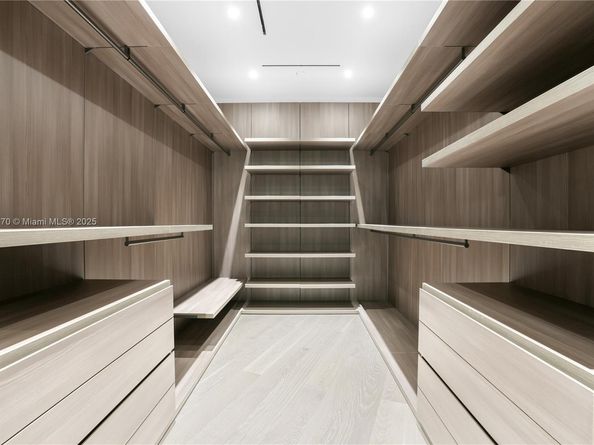 501 Palm Dr, Hallandale Beach FL 33009