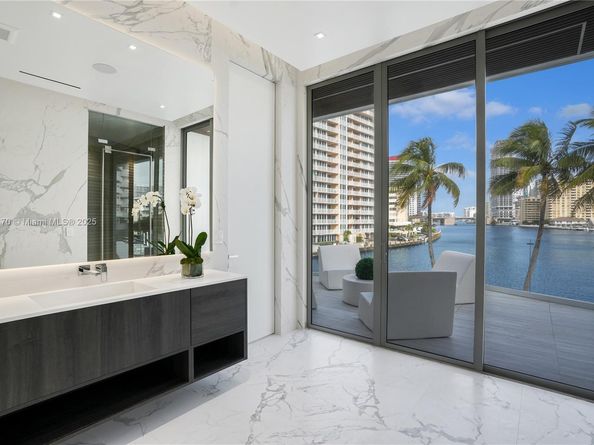 501 Palm Dr, Hallandale Beach FL 33009