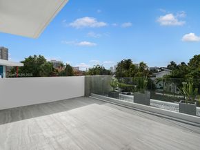 501 Palm Dr, Hallandale Beach FL 33009