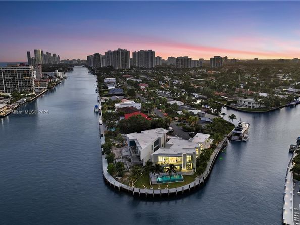 501 Palm Dr, Hallandale Beach FL 33009