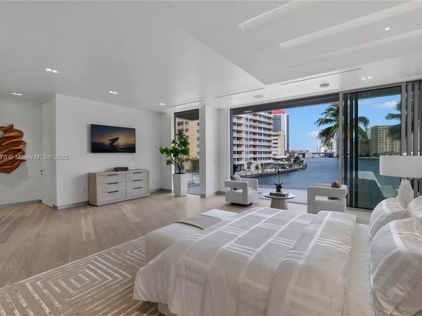 501 Palm Dr, Hallandale Beach FL 33009