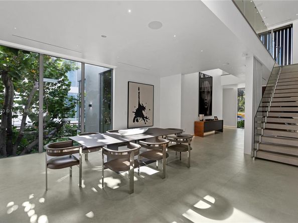 501 Palm Dr, Hallandale Beach FL 33009