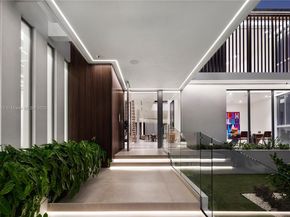 501 Palm Dr, Hallandale Beach FL 33009