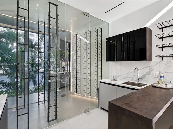 501 Palm Dr, Hallandale Beach FL 33009