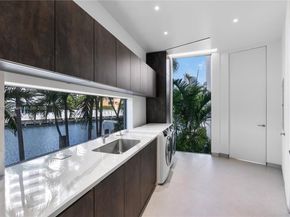 501 Palm Dr, Hallandale Beach FL 33009