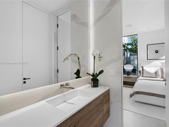 501 Palm Dr, Hallandale Beach FL 33009