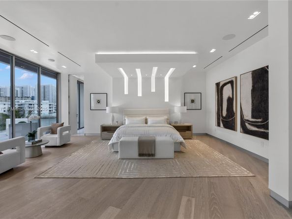 501 Palm Dr, Hallandale Beach FL 33009