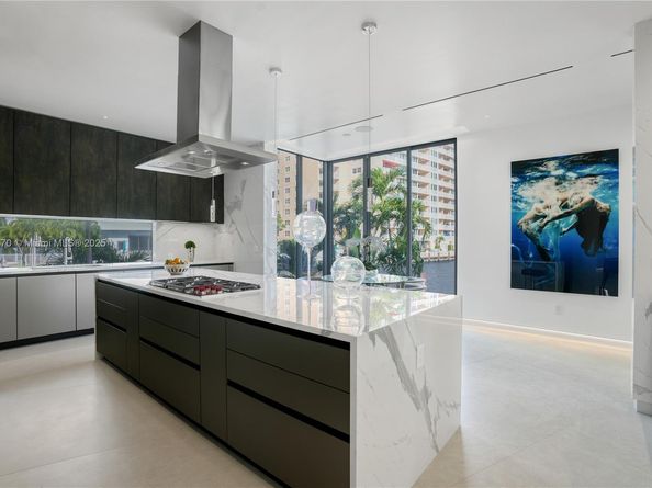 501 Palm Dr, Hallandale Beach FL 33009