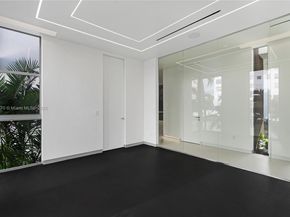 501 Palm Dr, Hallandale Beach FL 33009