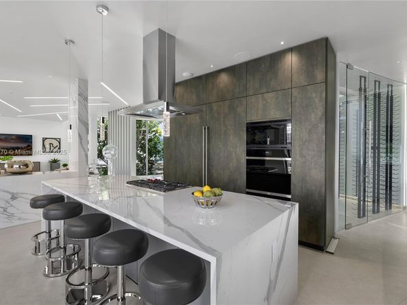 501 Palm Dr, Hallandale Beach FL 33009