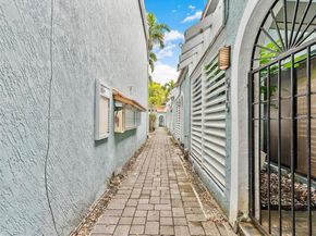 515 NE 38th St 10, Miami FL 33137