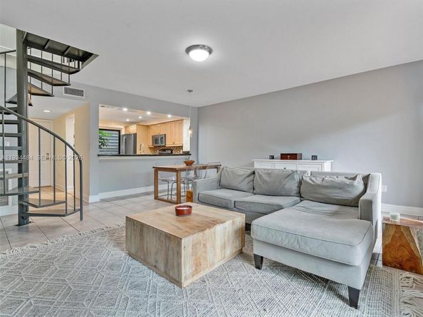 515 NE 38th St 10, Miami FL 33137