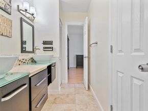 515 NE 38th St 10, Miami FL 33137