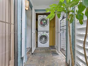 515 NE 38th St 10, Miami FL 33137