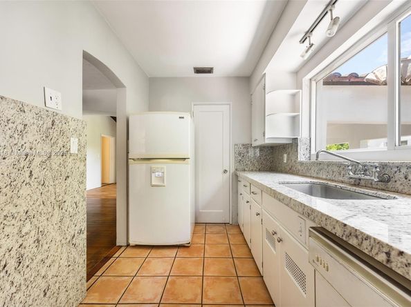 451 SW 25th Rd, Miami FL 33129