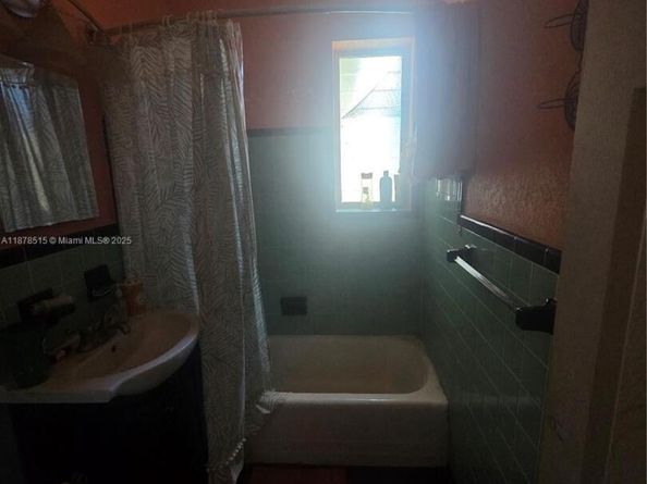 4320 NE 18th Ave, Pompano Beach FL 33064
