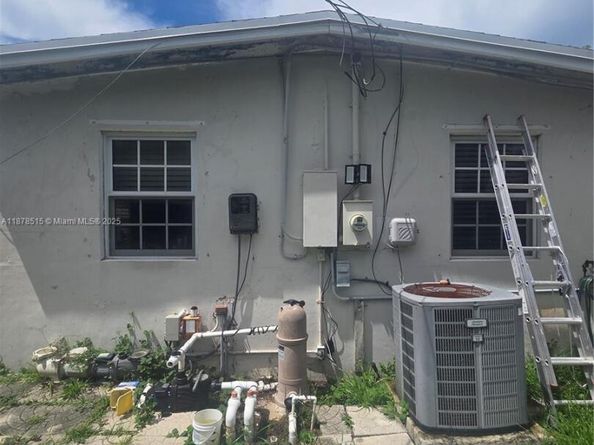 4320 NE 18th Ave, Pompano Beach FL 33064