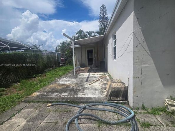 4320 NE 18th Ave, Pompano Beach FL 33064