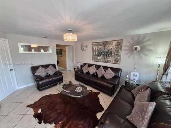 5930 N Farragut Dr, Hollywood FL 33021