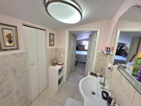 5930 N Farragut Dr, Hollywood FL 33021