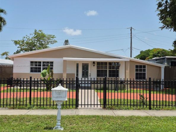 5930 N Farragut Dr, Hollywood FL 33021