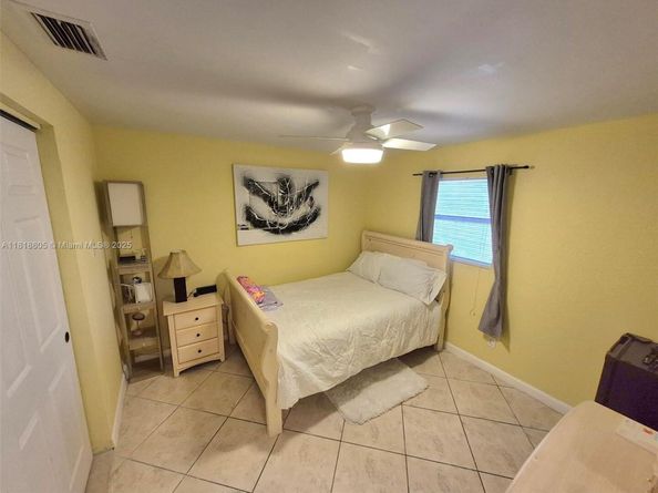5930 N Farragut Dr, Hollywood FL 33021