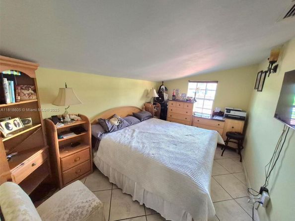 5930 N Farragut Dr, Hollywood FL 33021